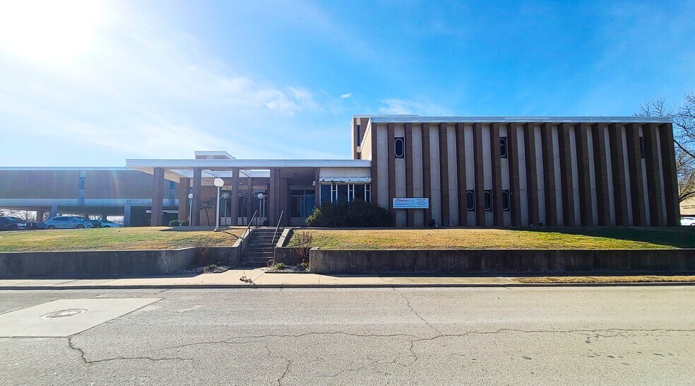 More Photos Of 710 W 8th St, Fort Scott Office For Sale
