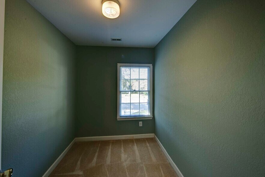 More Photos Of 113 Robert Bruce dr, Manteo Flex For Sale