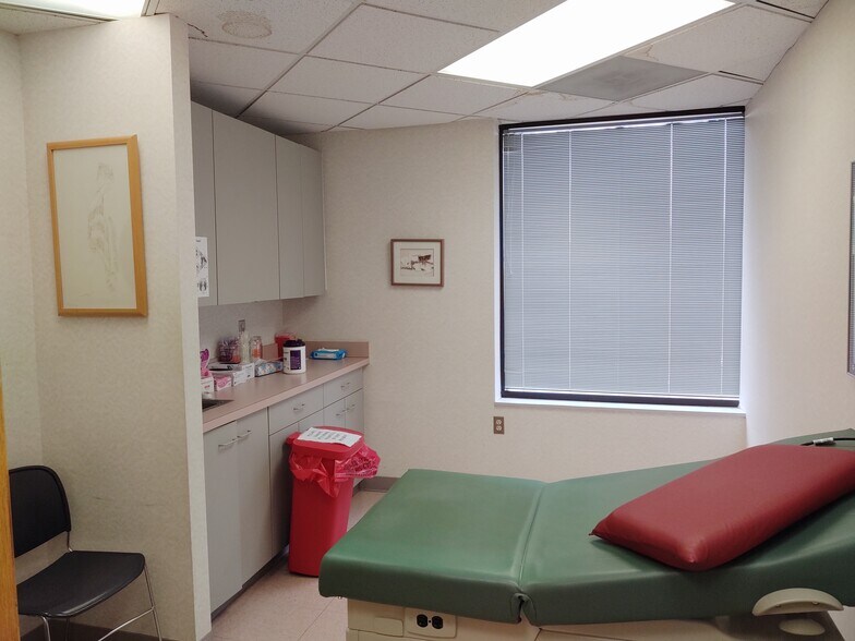 More Photos Of 7350 Van Dusen Rd, Laurel Medical For Sale