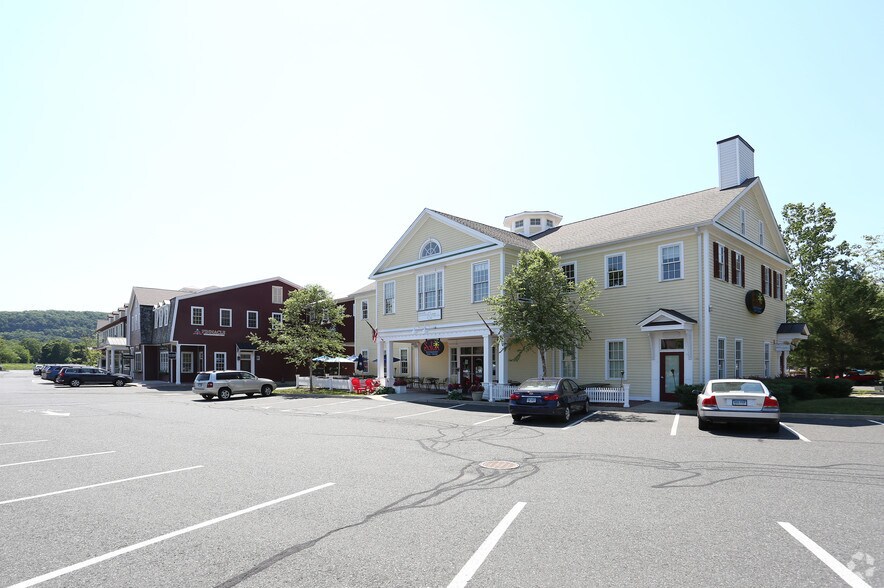 More Photos Of 245 Amity Rd, Woodbridge Storefront Retail Office For Lease