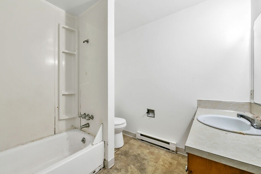 More Photos Of 17920 SW Alexander St, Beaverton Apartments For Sale