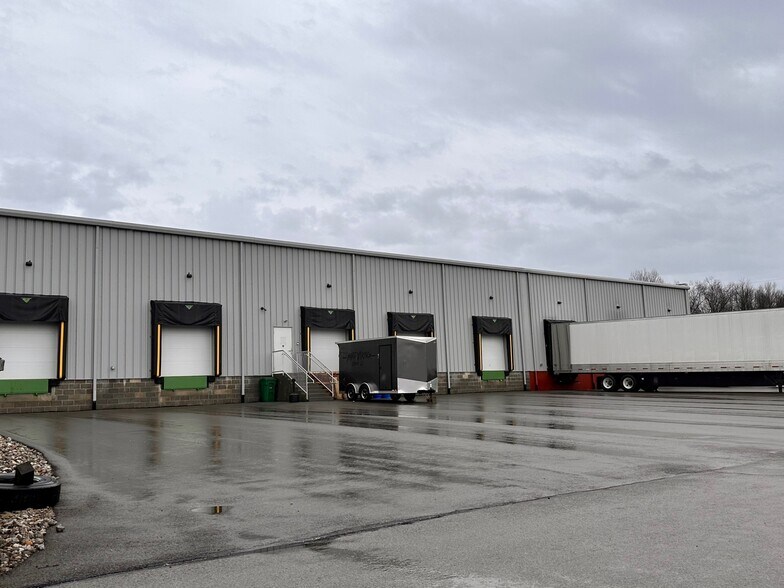 More Photos Of 101 Reagan's Ridge Road, Pulaski Warehouse For Lease