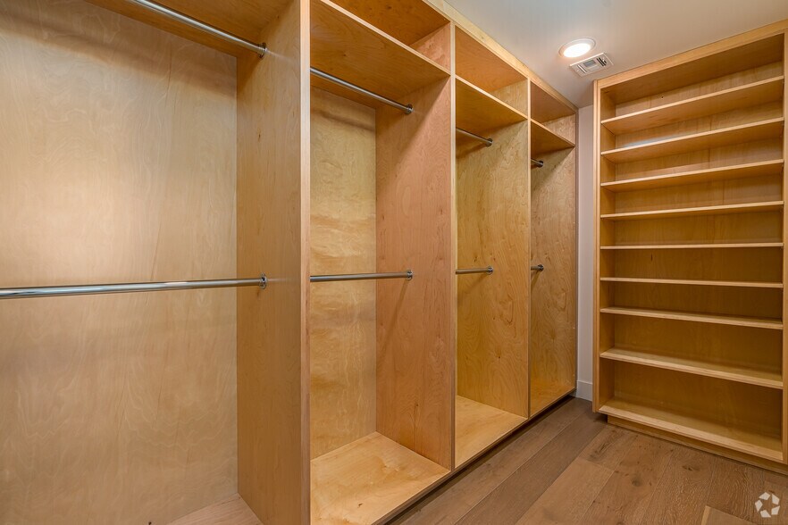 More Photos Of 2000 N Beachwood Dr, Los Angeles Apartments For Sale