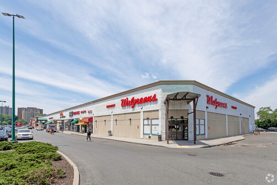 More Photos Of 691 Co-op City Blvd, Bronx General Retail For Lease
