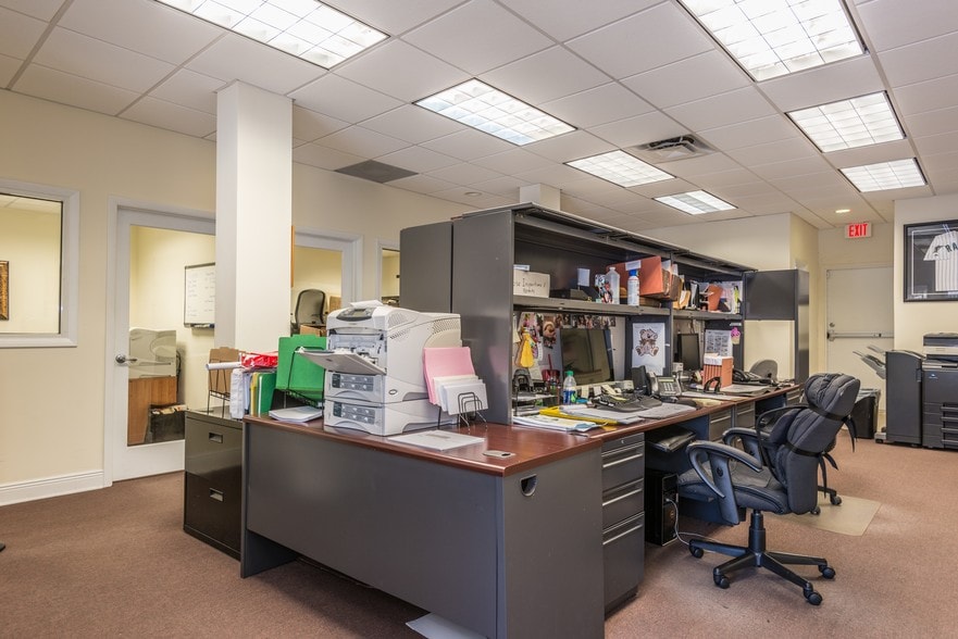 More Photos Of 255 University Dr, Coral Gables Medical For Lease