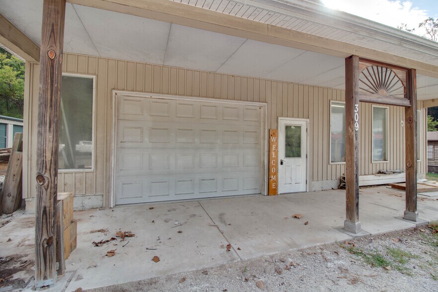 More Photos Of 309 N Market St, Grafton General Retail For Sale