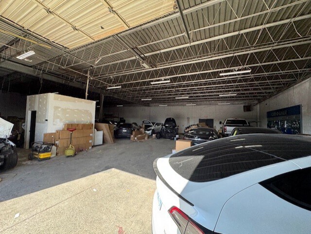 More Photos Of 2010-2021 Exchange Ave, Oklahoma City Warehouse For Lease
