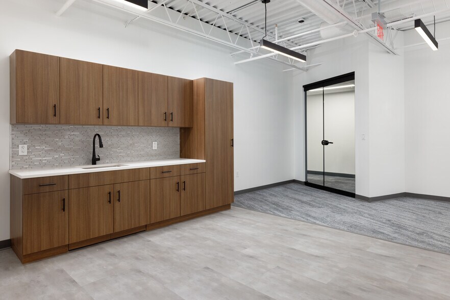 More Photos Of 99 S Bedford St, Burlington Office For Lease