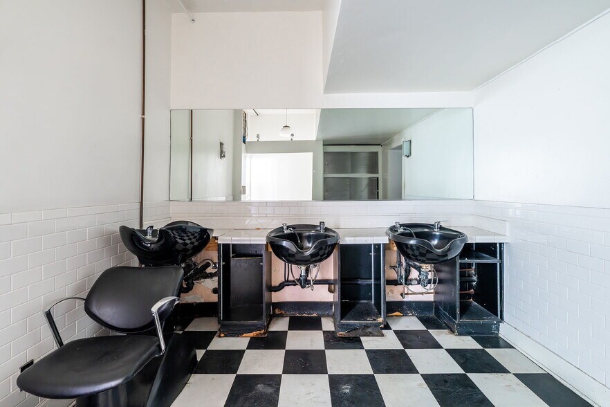 More Photos Of 723-727 N Fairfax Ave, Los Angeles General Retail For Lease