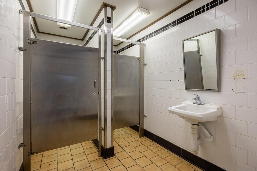 More Photos Of 5119 S 11 Hwy, Calhoun Fast Food For Sale