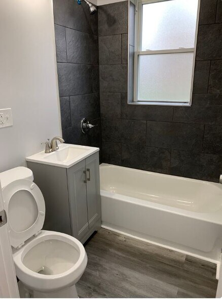 More Photos Of 1721 W 65th St, Chicago Apartments For Sale
