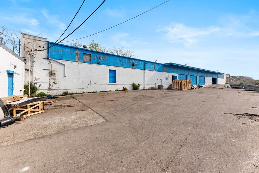 More Photos Of 14286 Meyers Rd, Detroit Industrial For Sale
