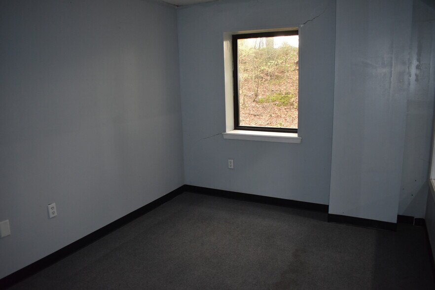 More Photos Of 216 Industrial Dr, Ridgeland Warehouse For Lease