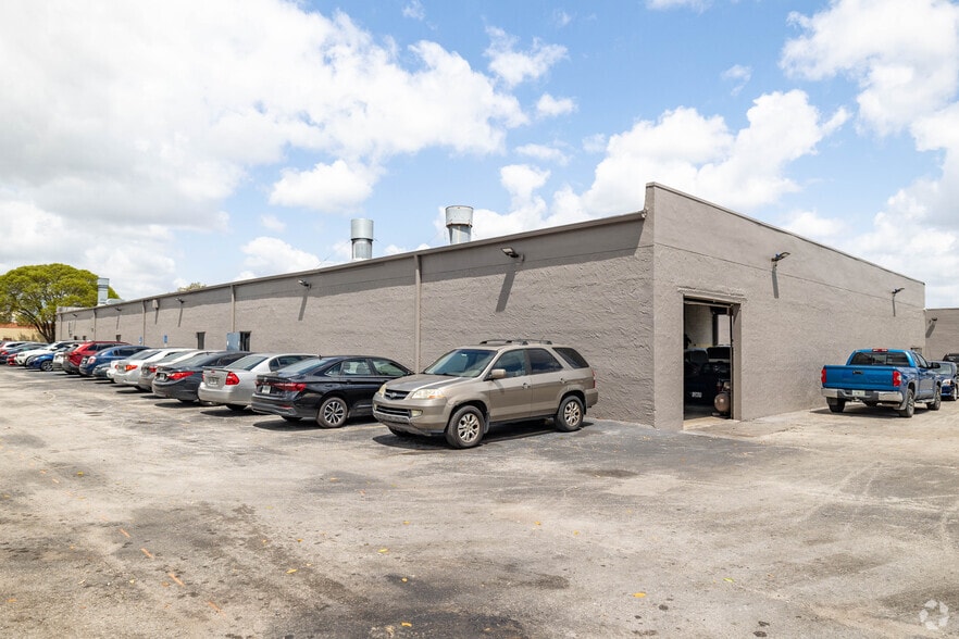 More Photos Of 13815-13831 SW 139th Ct, Miami Warehouse For Lease