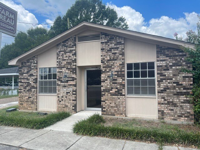 More Photos Of 108 Allen St, Purvis Office For Sale