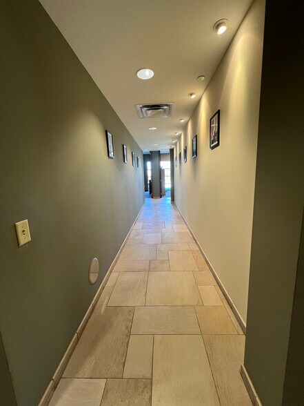 More Photos Of 933 Tower Rd, Mundelein Warehouse For Sale
