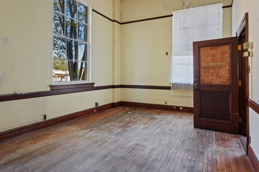 More Photos Of 224 N Oak St, Ukiah Office Residential For Sale