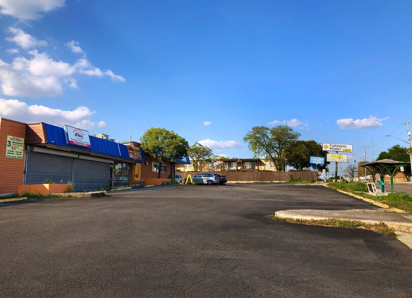 More Photos Of 741-751 Isom Rd, San Antonio Storefront For Sale