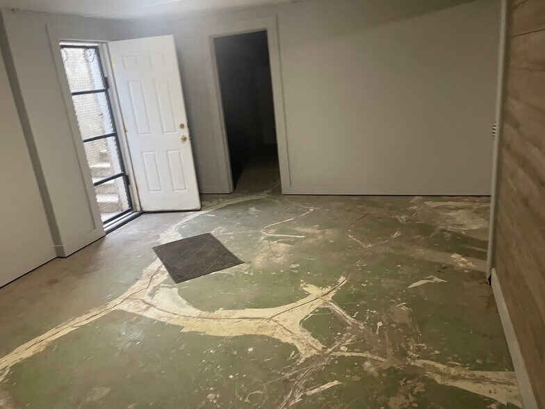 More Photos Of 330 Main Ave E, Soap Lake Freestanding For Lease