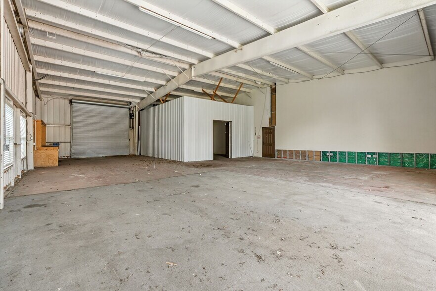More Photos Of 213 Prairie St, Montgomery Industrial For Sale