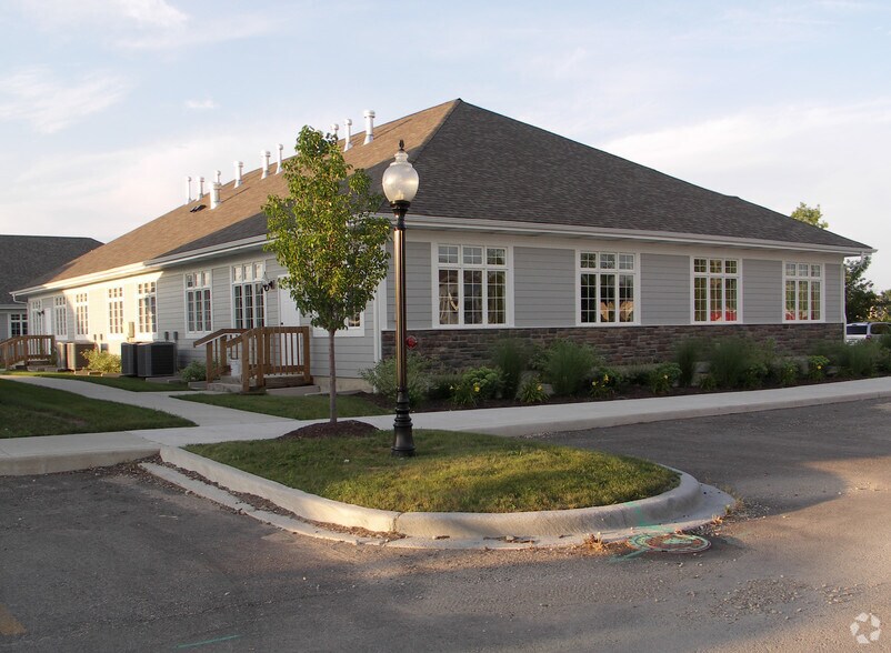 More Photos Of 700-730 Fox Glen Ct, Fox River Grove Medical For Lease