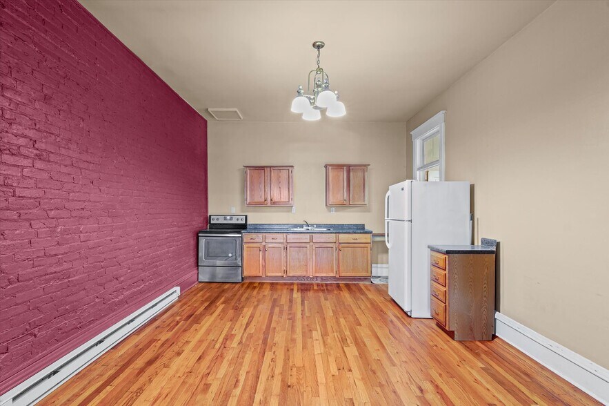 More Photos Of 125 S Market St, Paxton Specialty For Sale