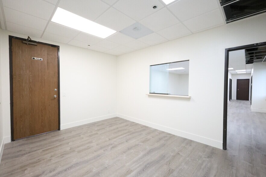 More Photos Of 1801 W Romneya Dr, Anaheim Office Residential For Lease