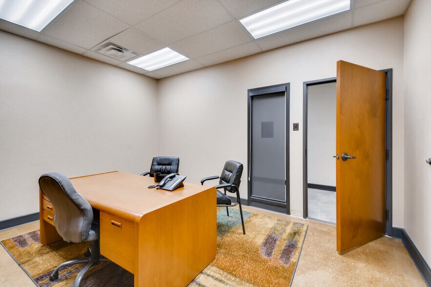 More Photos Of 2000 E Randol Mill Rd, Arlington Light Distribution For Lease