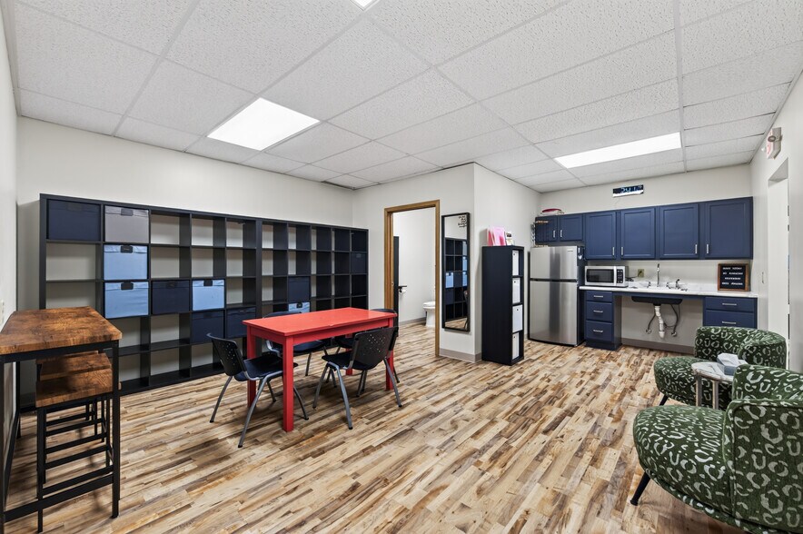 Primary Photo Of 146 Lake St N, Forest Lake Medical For Lease
