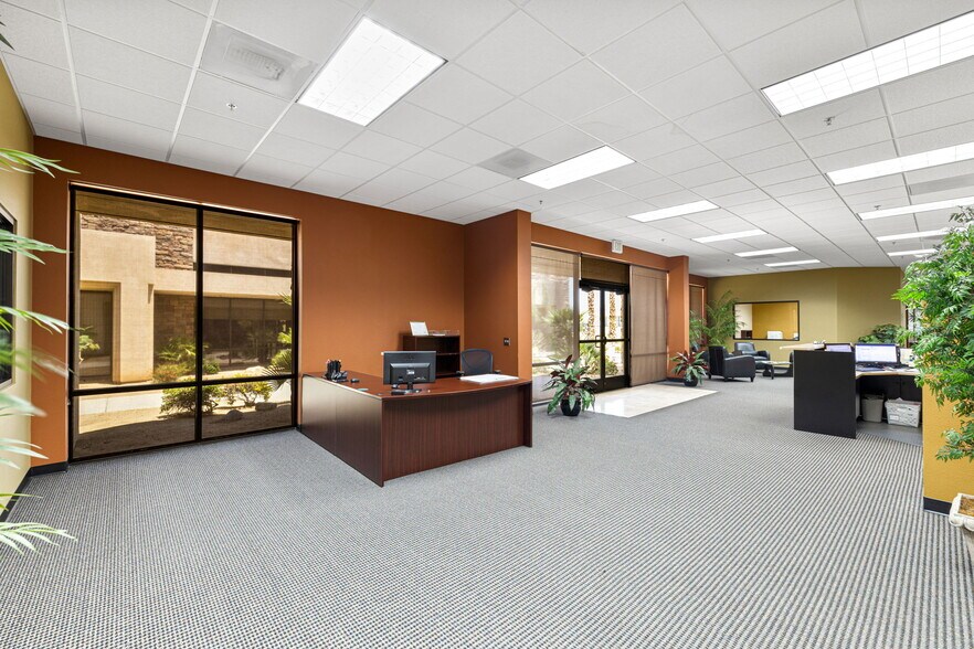 More Photos Of 550 S Paseo Dorotea, Palm Springs Medical For Sale