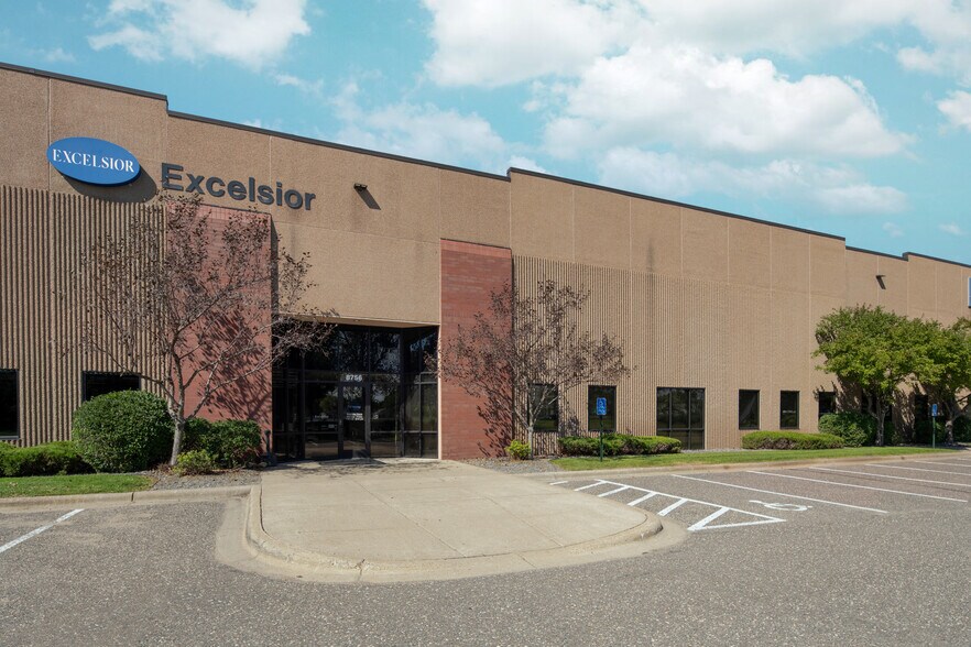 More Photos Of 8720-8786 W 35 W Service Dr, Blaine Warehouse For Lease