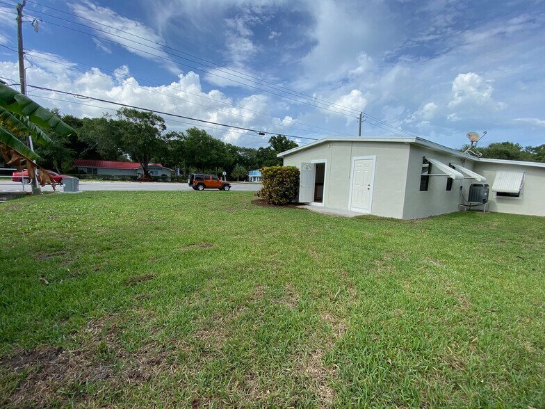 More Photos Of 1985 31st Ave, Vero Beach Office For Sale