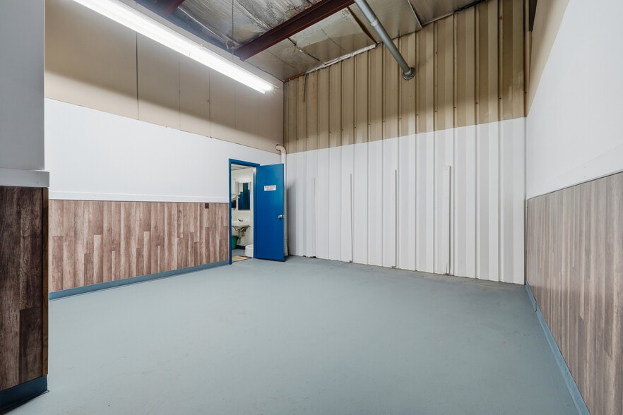 More Photos Of 5105 Elk River Rd, Elkview Showroom For Sale