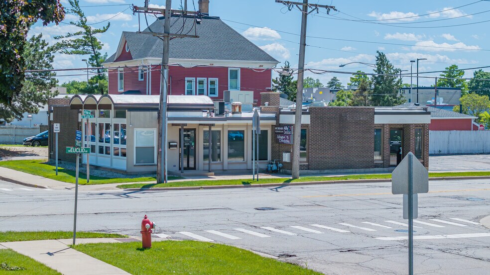 More Photos Of 605-615 W Euclid Ave, Arlington Heights Medical For Lease