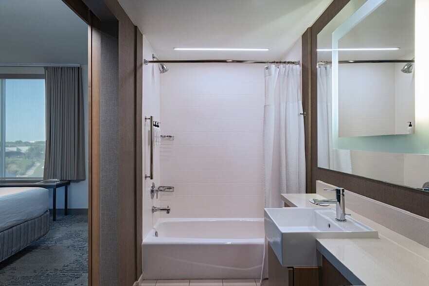 More Photos Of 1110 Discovery Blvd, Cedar Park Hotel For Sale