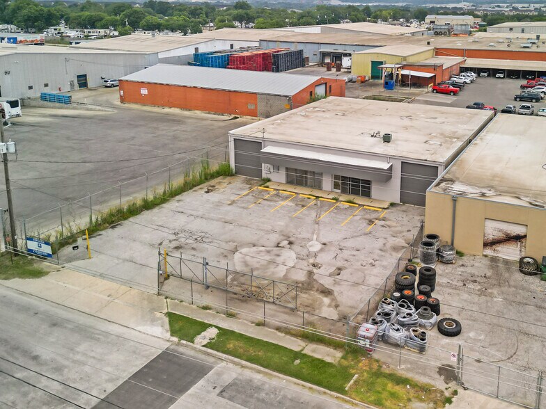 More Photos Of 1053 Grubb St, San Antonio Service For Lease