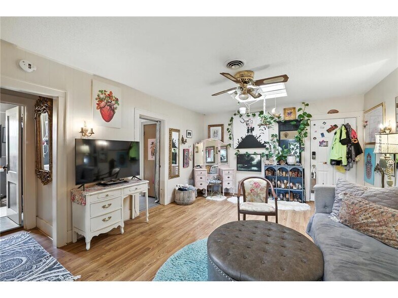 More Photos Of 205 S Main St, Le Sueur Storefront Retail Residential For Sale