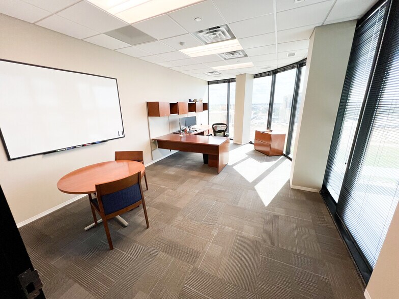 More Photos Of 303 Veterans Airpark Ln, Midland Office For Lease