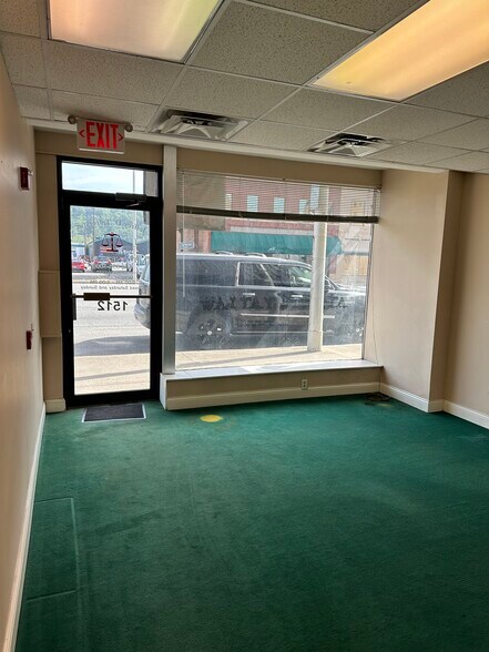 More Photos Of 1510-1520 Greenup Ave, Ashland Storefront Retail Office For Lease