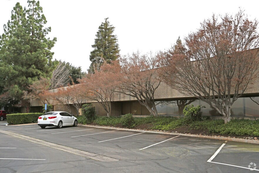 More Photos Of 4969 E Clinton, Fresno Office For Lease