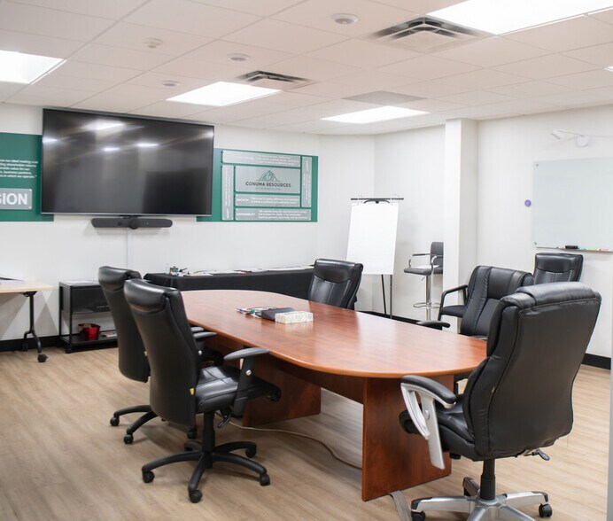 More Photos Of 105-235 Front St, Tumbler Ridge Office For Sale