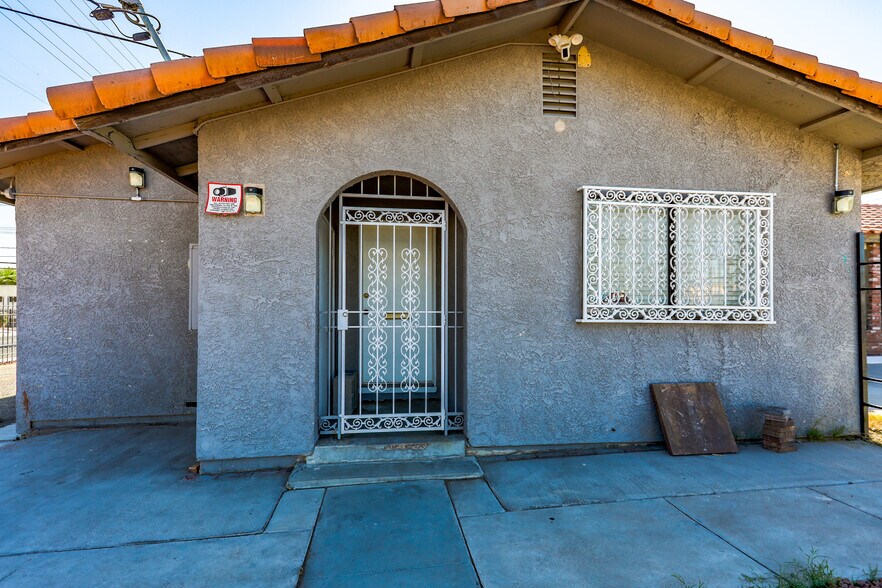 More Photos Of 703 S 10th St, Las Vegas Medical For Sale