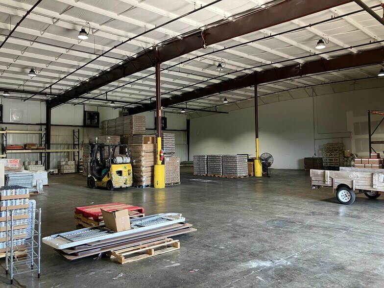 More Photos Of 770 Andico Rd, Plainfield Warehouse For Lease