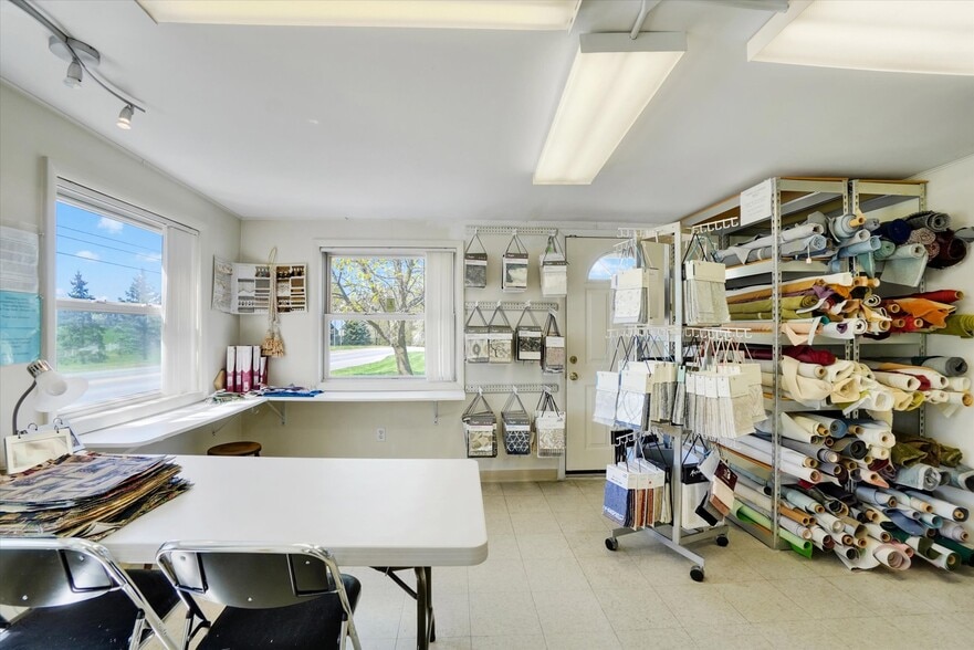 More Photos Of 2553 Roosevelt Ave, York Flex For Sale