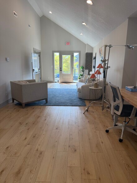 More Photos Of 2009 Buchanan St, North Kansas City Office Residential For Lease