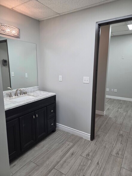 More Photos Of 11001-11013 S Memorial Dr, Tulsa Unknown For Lease