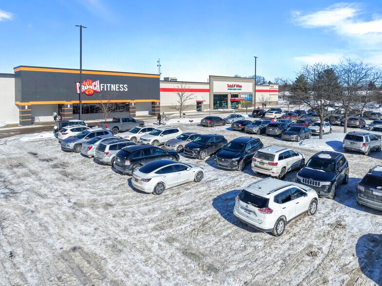 More Photos Of 4901-4923 28th St SE, Grand Rapids Storefront For Sale