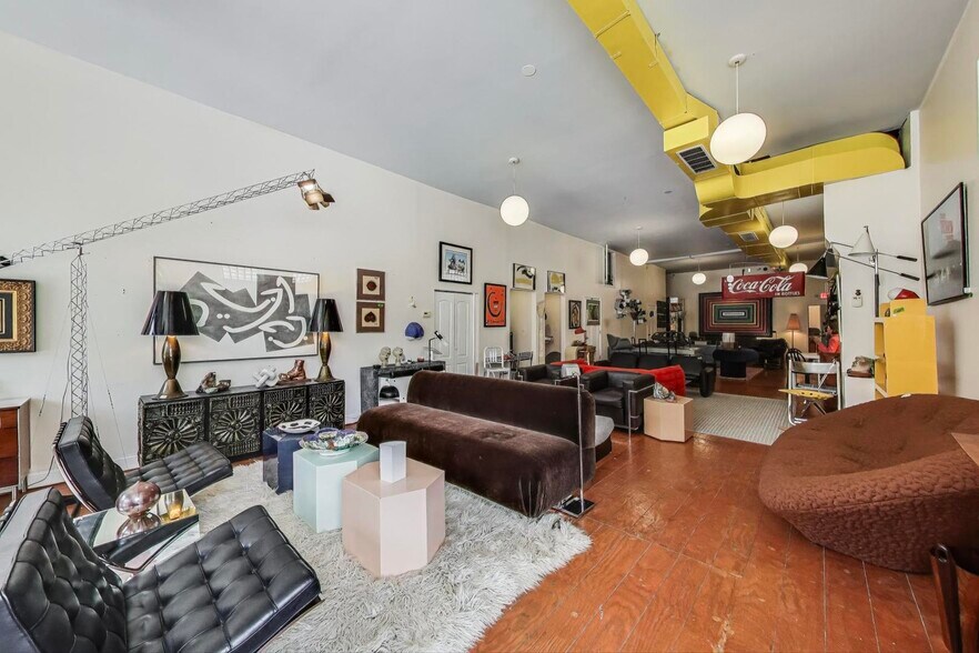 More Photos Of 918 N Ashland Ave, Chicago General Retail For Lease