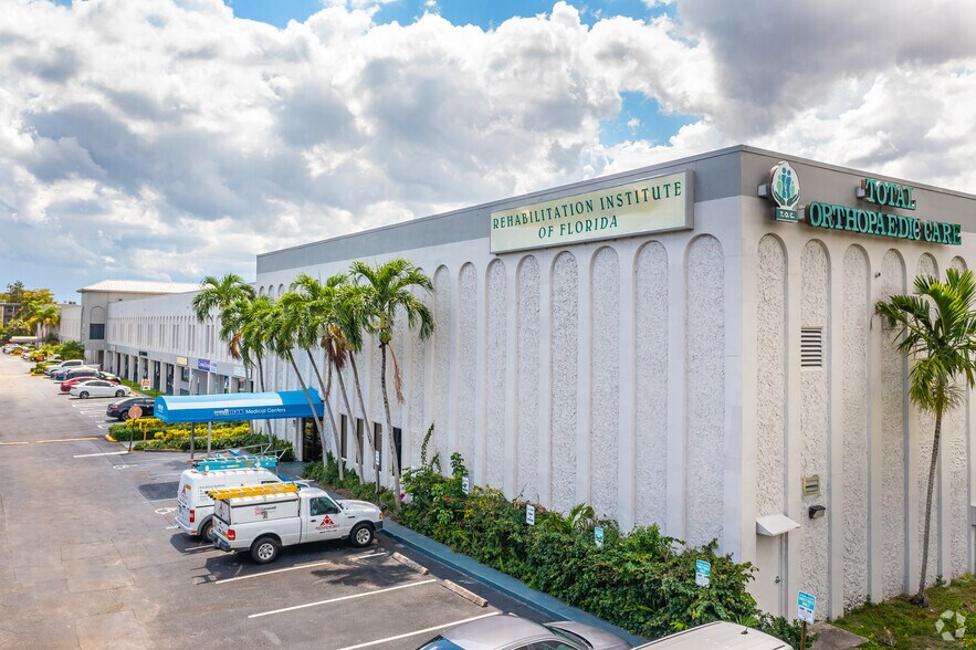 More Photos Of 4850 W Oakland Park Blvd, Lauderdale Lakes Medical For Lease