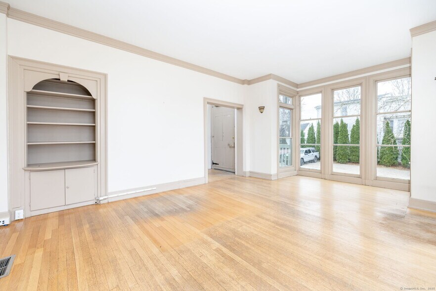 More Photos Of 11 Hayward Ave, Colchester Office For Sale